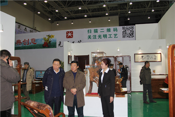光明工艺品展览会上受欢迎
